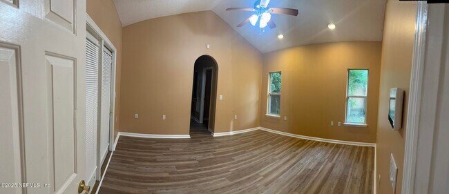 Building Photo - 5480 Cutwater Ln S