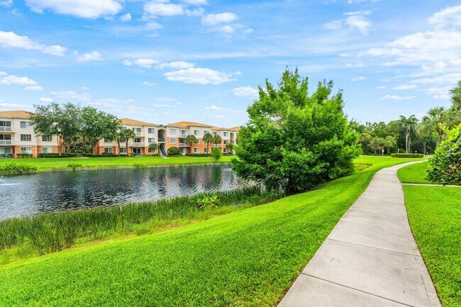 Building Photo - 10106 Myrtlewood Cir W