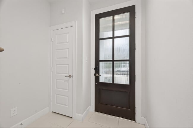 Building Photo - 2712 Grand Fountains Dr