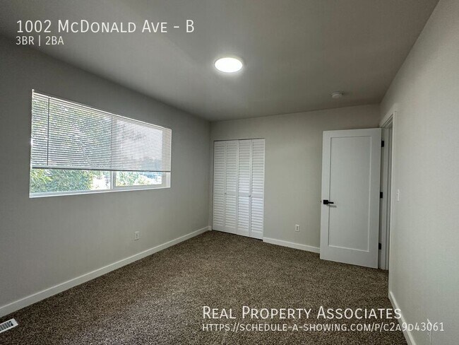 Building Photo - 1002 McDonald Ave