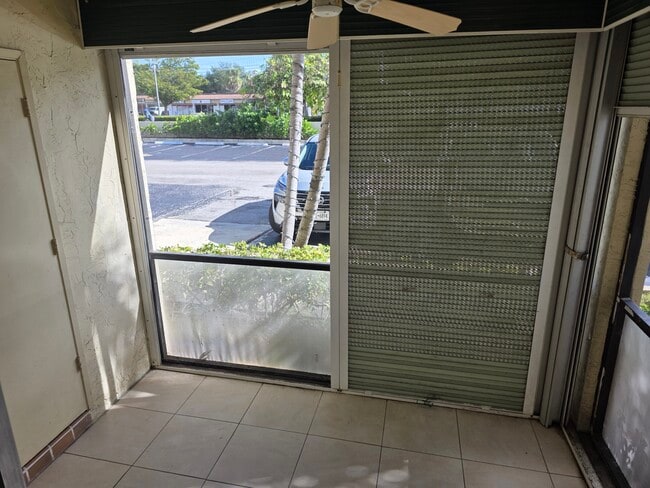 Building Photo - 257 S Cypress Rd