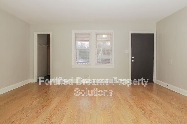 Building Photo - 421 E Twenty-Fourth St