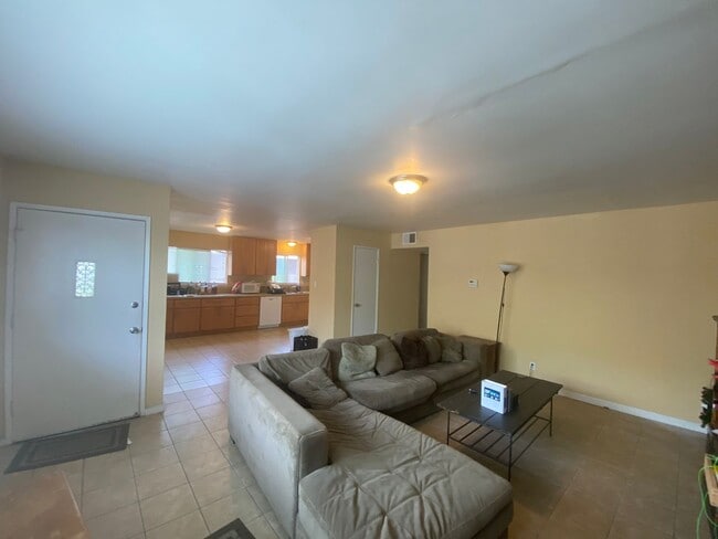 Building Photo - 2021 Sierra Rd