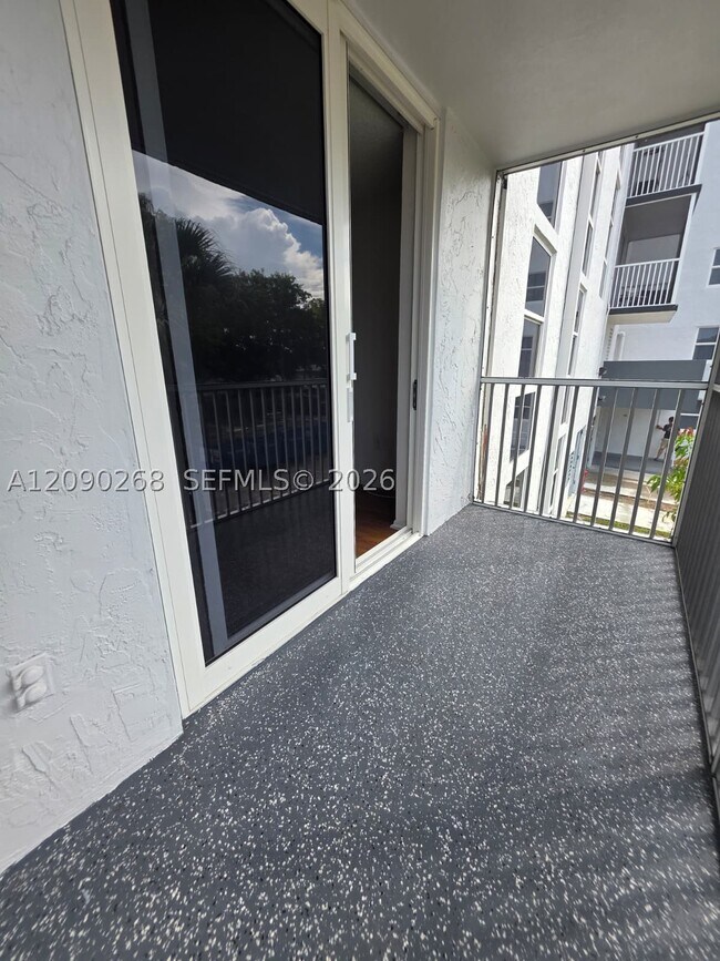 Building Photo - 16950 DixieB225 B-225