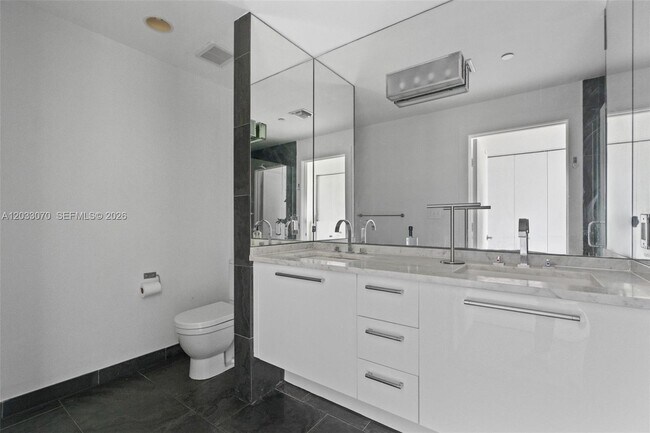 Building Photo - 900 Biscayne Blvd