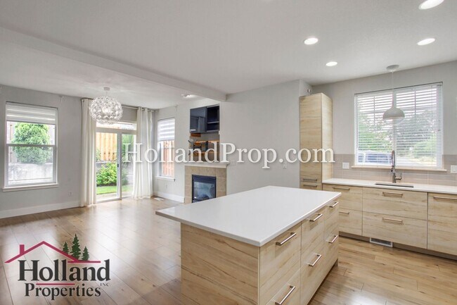 Building Photo - Beautiful 3-Bedroom Home with Covered Patio & Fenced Yard