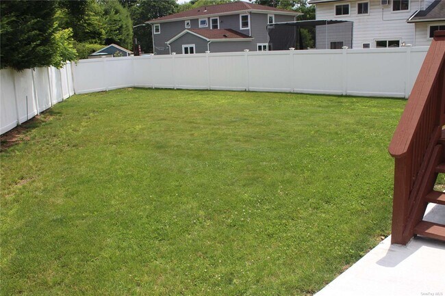 Building Photo - 9 Sinclair St