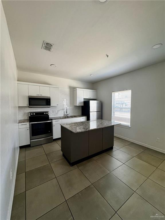 Building Photo - 8 Redbud E Ave