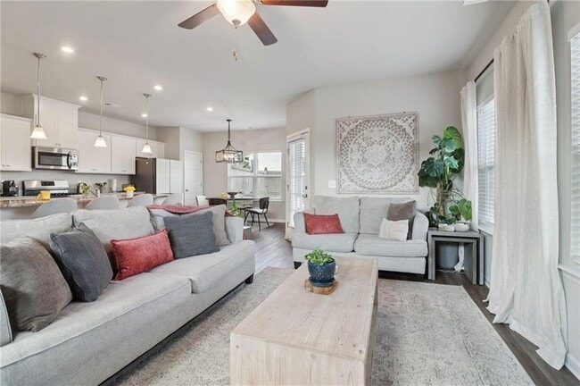 Building Photo - 3890 Clarington Dr