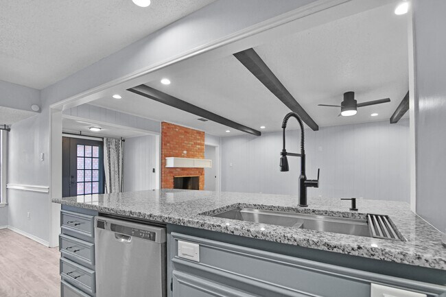 Building Photo - 6907 Avenue W