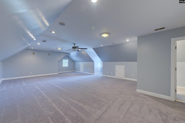 Building Photo - 2 Rose Dew Ln