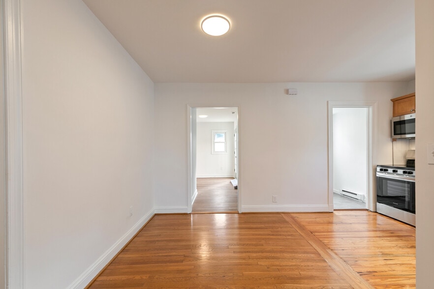 Building Photo - 2629 Dellrose Ave