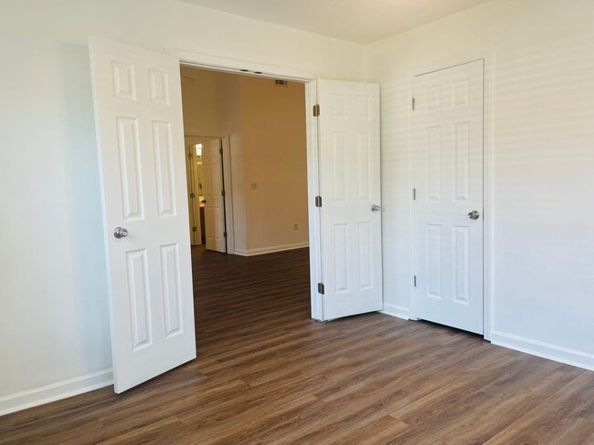 Building Photo - Wow! Check out this charming 3 bedroom 2 b...
