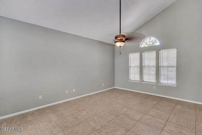 Building Photo - 10917 Loma Alta Pl