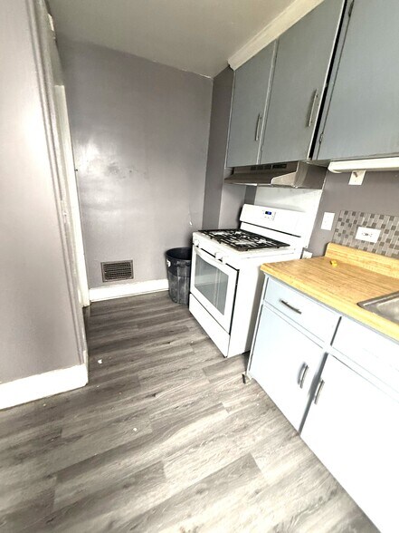 Building Photo - 428 E 27th St