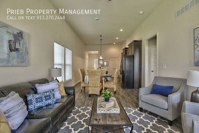 Building Photo - 443 W Apache St