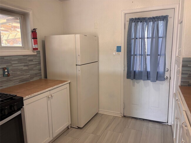 Building Photo - 1310 Harris Way