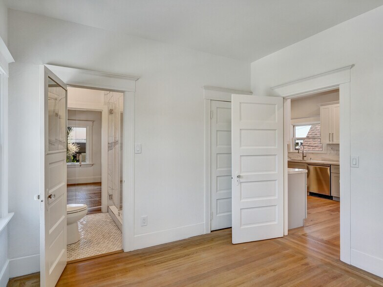 Building Photo - 1075 43rd St