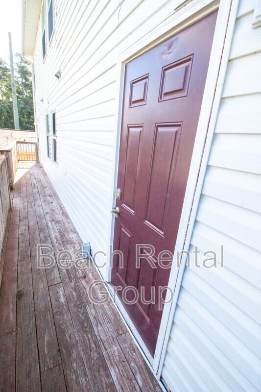 Building Photo - 209 Cedar St