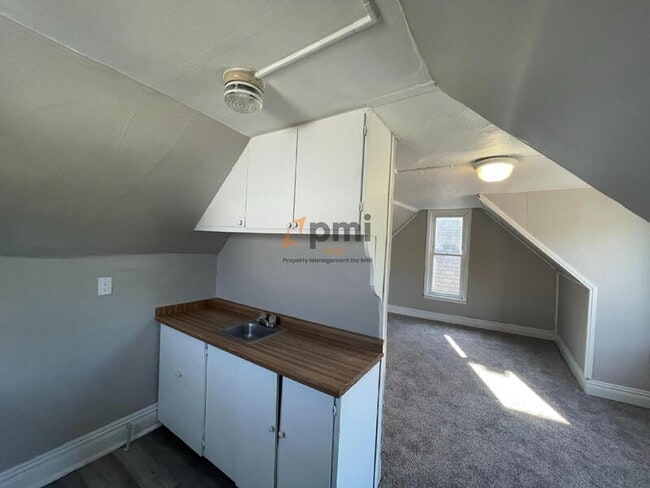 Building Photo - 5539 Claude Ave
