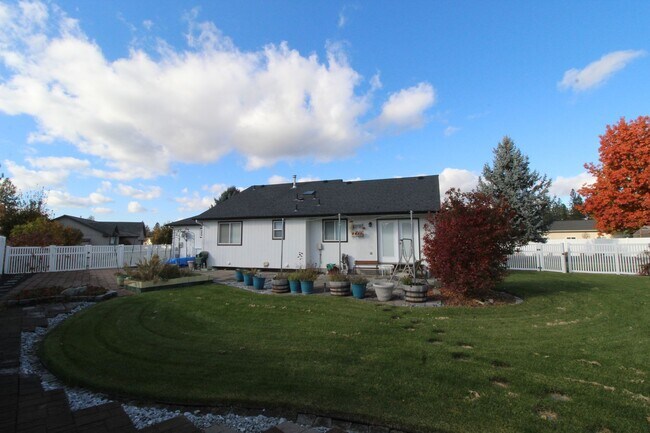 Building Photo - 3922 E Siskin Ln