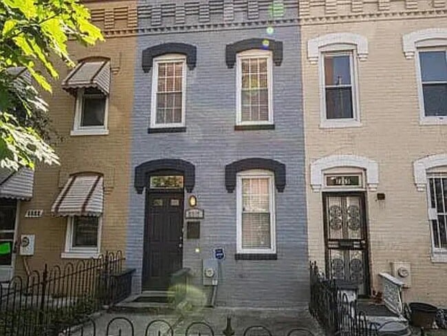 Building Photo - 2217 10th St NW