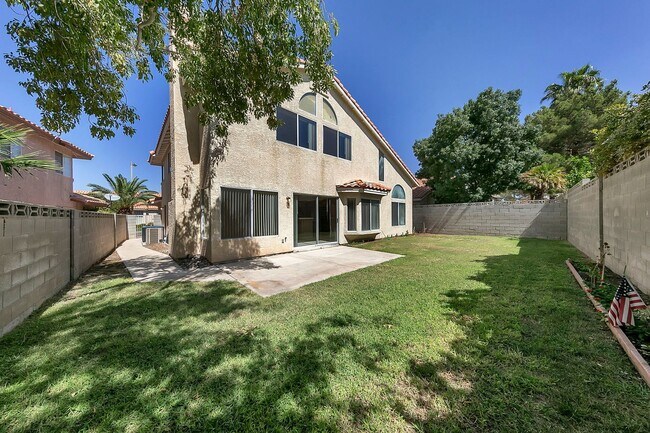 Building Photo - Green Valley Home! Beautiful &  Spacious! Stainless steel appliances! Washer & dryer! No pets!