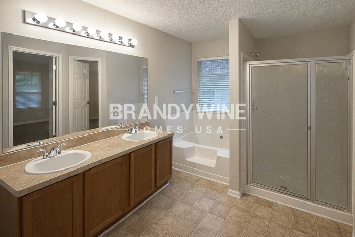 Building Photo - 2195 Pineview Trail