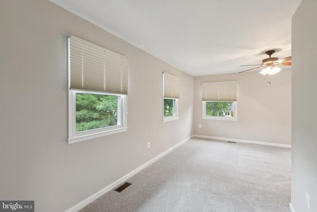 Building Photo - 5335 Lake Cove Ct