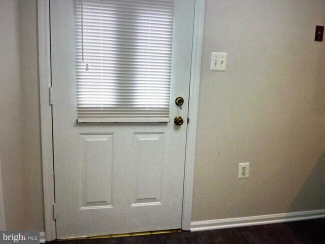 Building Photo - 7256 Glen Hollow Ct