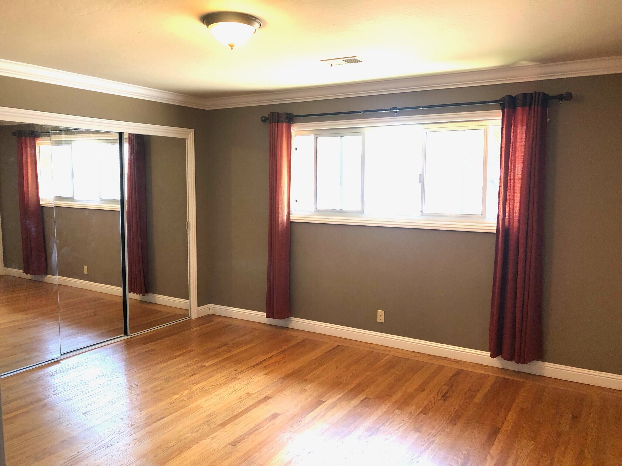 Building Photo - 131 Hawthorne Ave