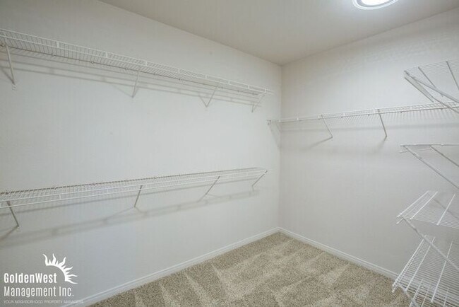 Building Photo - Stylish 5Bdm 4.5Ba Home in Las Vegas.
