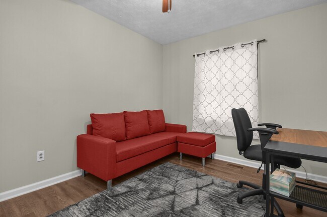Building Photo - 6590 Bennell Dr
