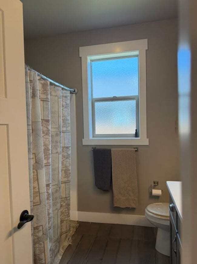 Building Photo - Gorgeous Silverbrook Home