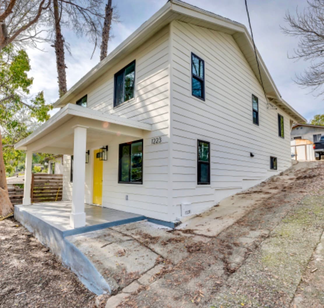 Building Photo - 1223 N Ave 45