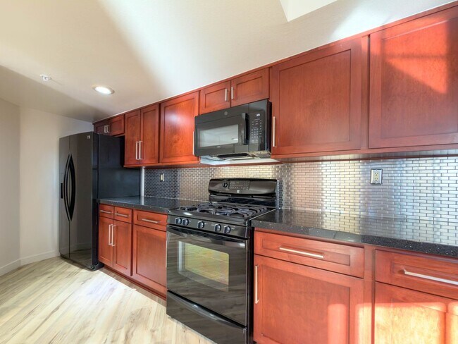 Building Photo - Spacious 3BR Condo in Downtown Glendale!