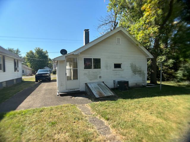 Building Photo - House in East Peoria near Levee district