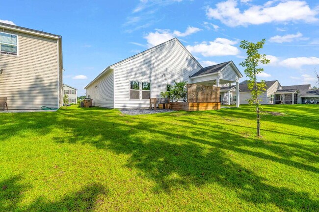 Building Photo - "Charming 3-Bed 2-Bath Residence in Telfai...