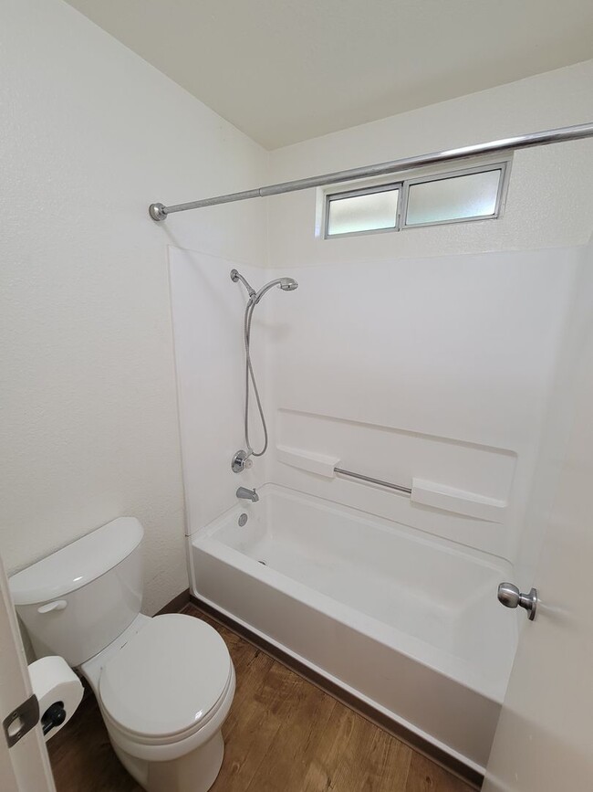 Building Photo - Two Story 3 Bedroom 2 Bath Condo in Chico ...