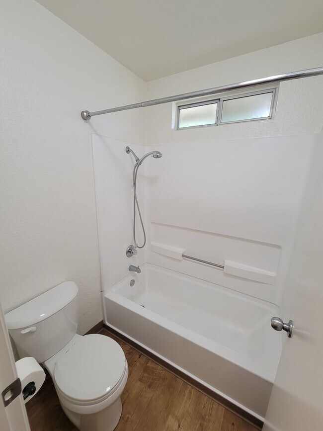 Building Photo - Two Story 3 Bedroom 2 Bath Condo in Chico for Rent!