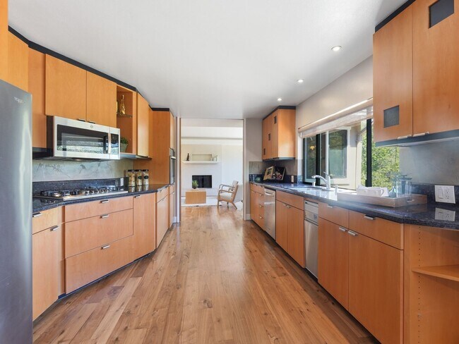 Building Photo - OPEN HOUSE 5/9 & 5/10 1:30-4:30