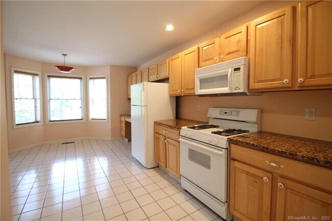 Building Photo - 1001 Cypress Dr