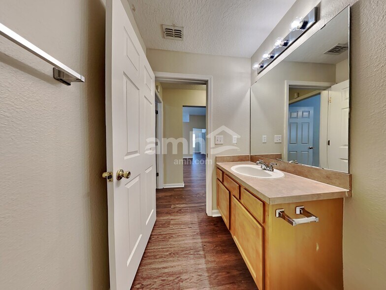 Building Photo - 1927 River Rock Rd