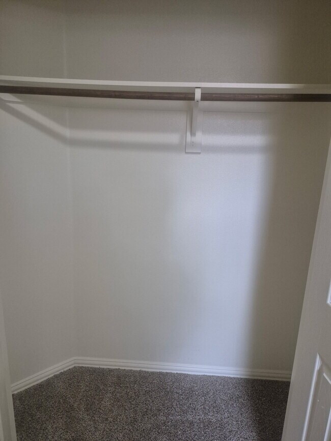 Building Photo - 709 Shady Meadow Ln