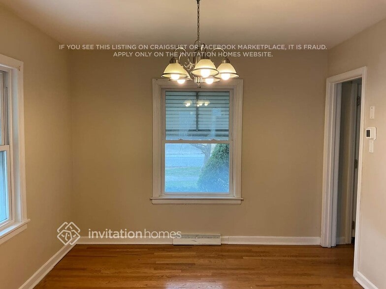 Building Photo - 1808 W 187th St