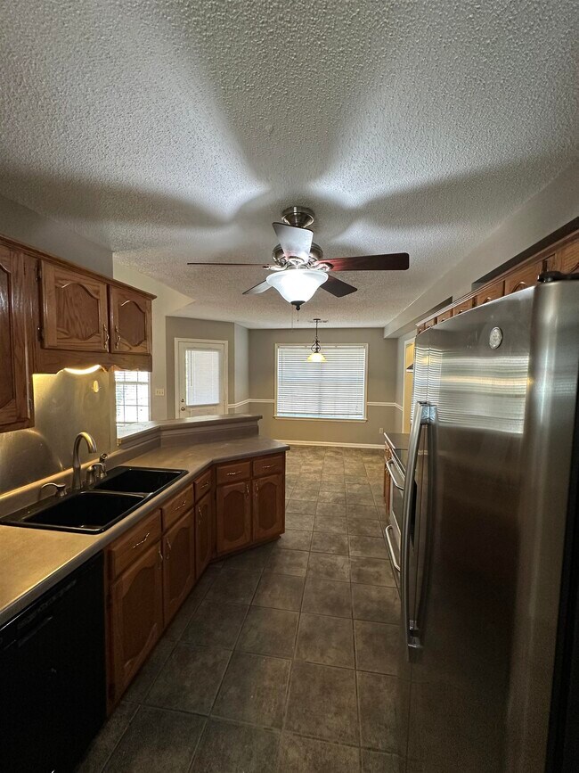 Building Photo - 6248 Lake View Cove