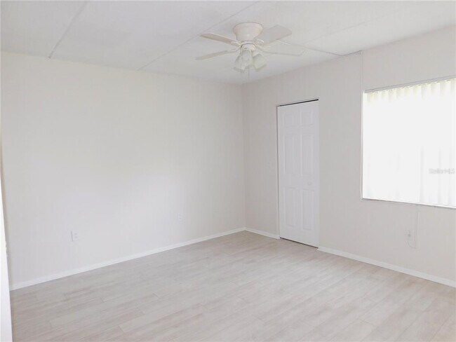 Building Photo - 209 Meadow Ln