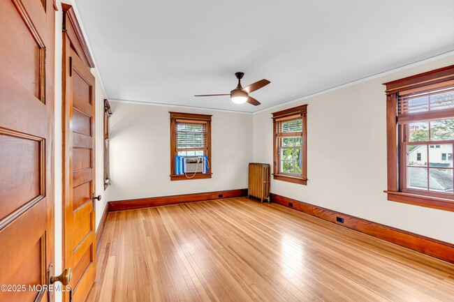 Building Photo - 73 Maple Pl