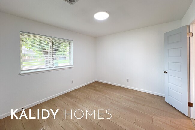 Building Photo - 3501 Baird Dr