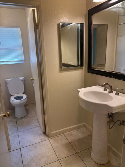 Building Photo - 6213 Green Garden Dr